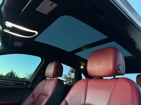 Used 2023 Porsche Macan image 27