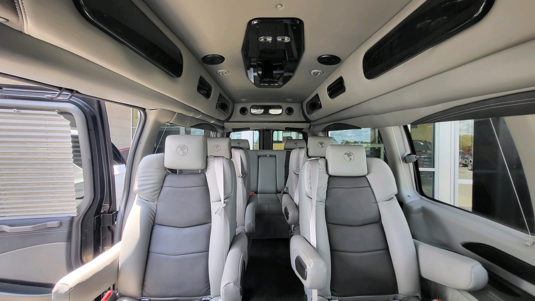 Used 2023 GMC Savana 2500 Extended RWD image 1