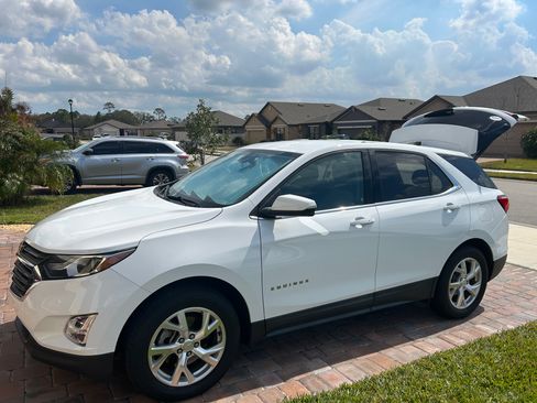 Used 2018 Chevrolet Equinox LT image 1