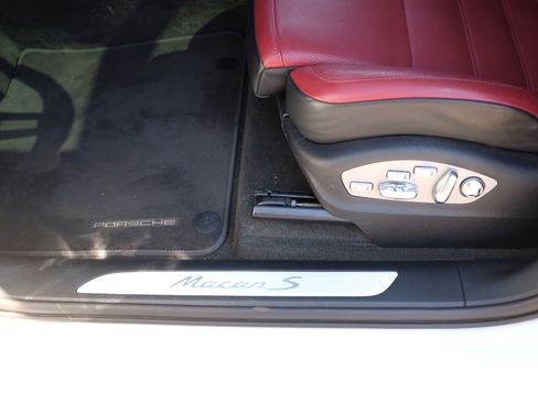 Used 2024 Porsche Macan S AWD/4WD image 19