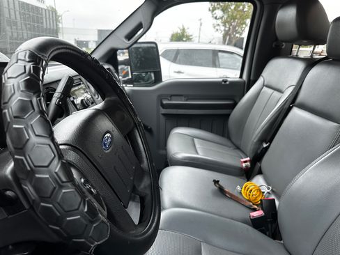 Used 2016 Toyota Tundra SR5 w/ SR5 Upgrade Package image 17