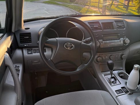 Used 2010 Toyota Highlander 4WD image 17