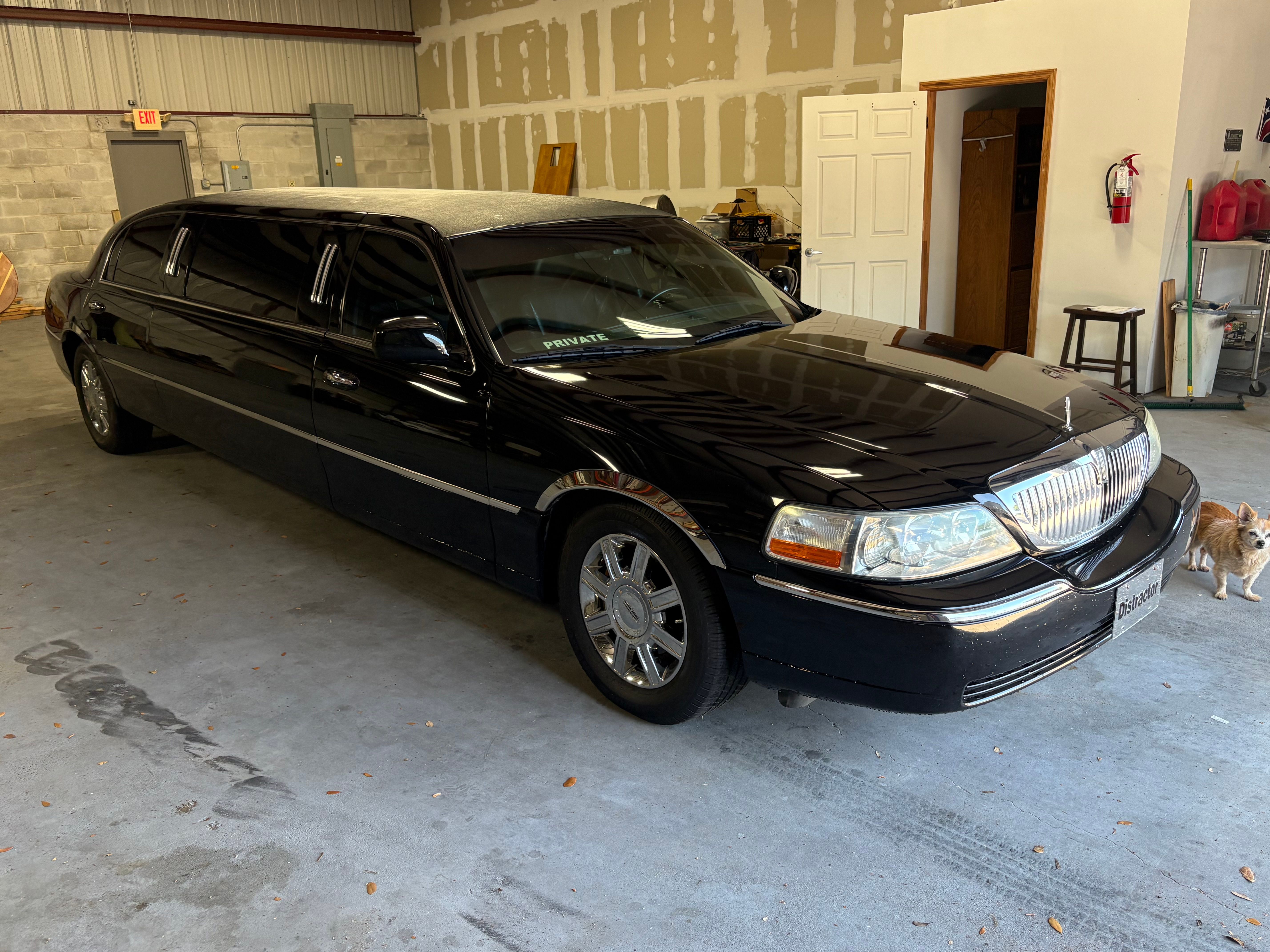 Used 2006 Lincoln Town Car Executive RWD image 4