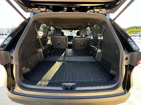 Used 2025 Toyota Grand Highlander AWD Hybrid image 13