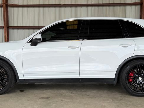 Used 2017 Porsche Cayenne AWD/4WD image 4