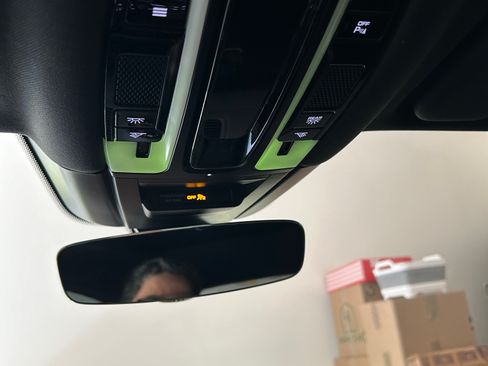 Used 2020 Porsche Cayenne image 8