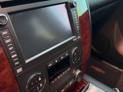 Used 2013 Chevrolet Avalanche LTZ AWD/4WD image 5