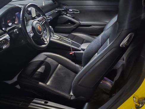 Used 2018 Porsche 718 Cayman image 10
