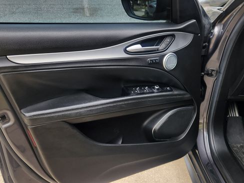 Used 2018 Alfa Romeo Stelvio Ti Sport image 13