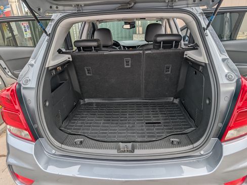 Used 2019 Chevrolet Trax LT w/ LT Convenience Package image 11