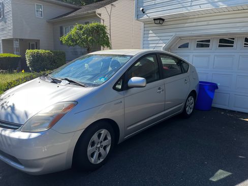Used 2008 Toyota Prius Touring FWD image 2