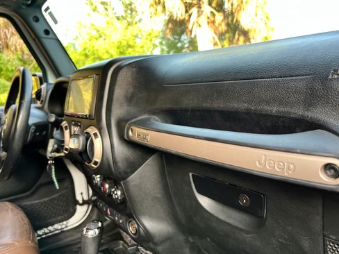 Used 2016 Jeep Wrangler Unlimited Sahara AWD/4WD image 16