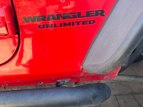 Used 2017 Jeep Wrangler Unlimited Rubicon w/ Connectivity Group image 6