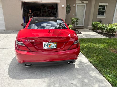 Used 2015 Mercedes-Benz SLK 250 w/ Premium Package image 10