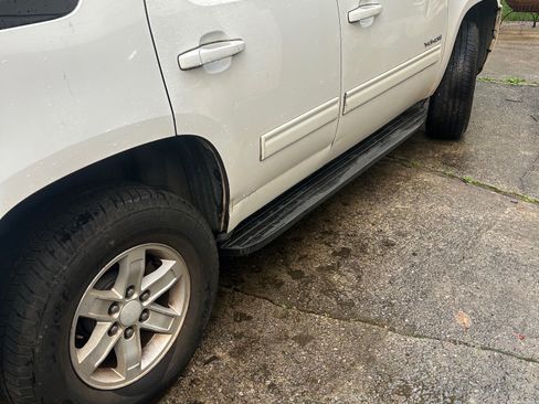 Used 2013 GMC Yukon SLT w/ SLT-2 Equipment Package image 8