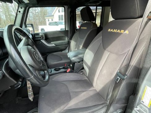 Used 2013 Jeep Wrangler Unlimited Sahara image 15