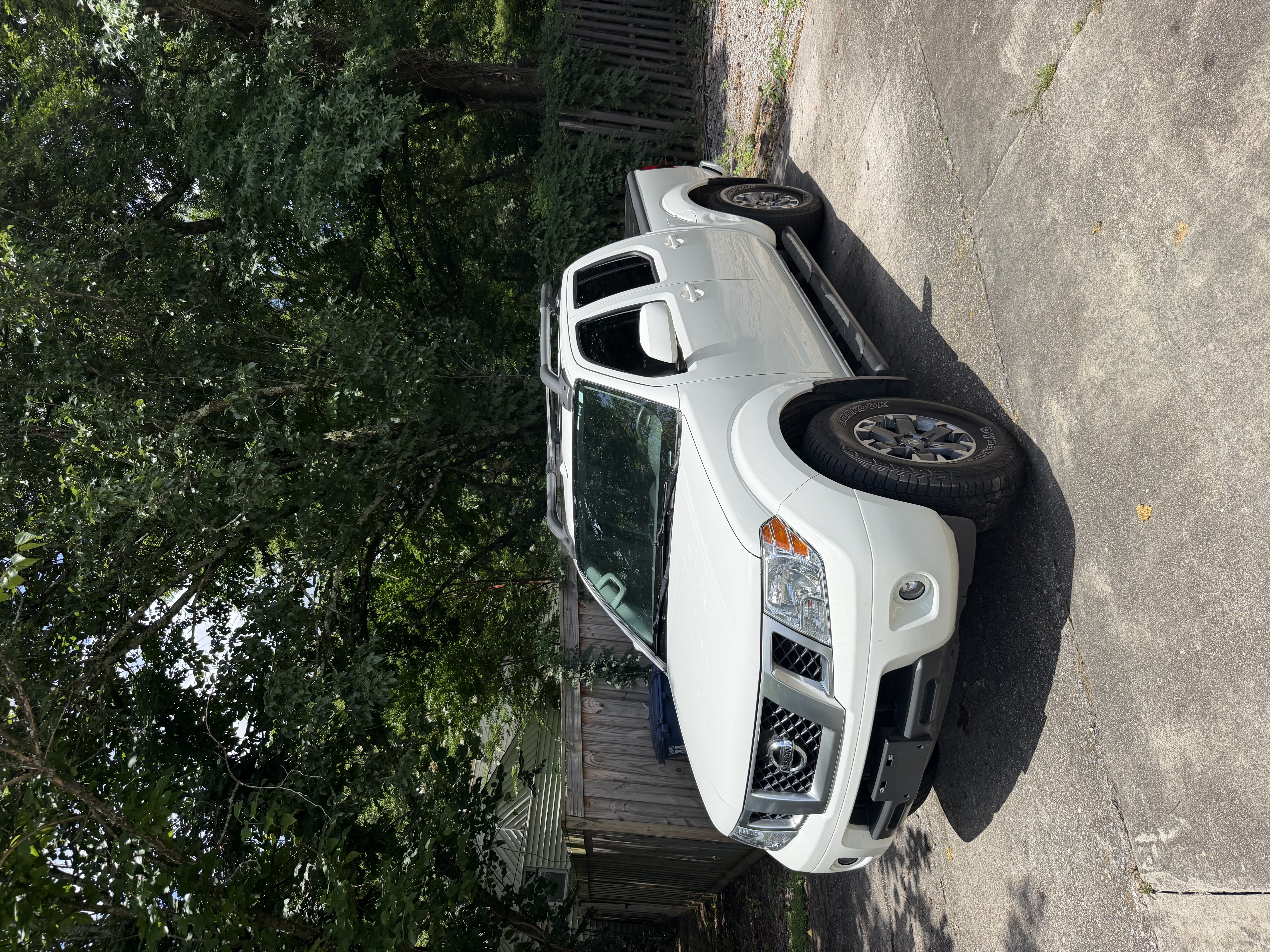 Used 2017 Nissan Frontier PRO-4X w/ Pro-4x Luxury Package AWD/4WD image 4