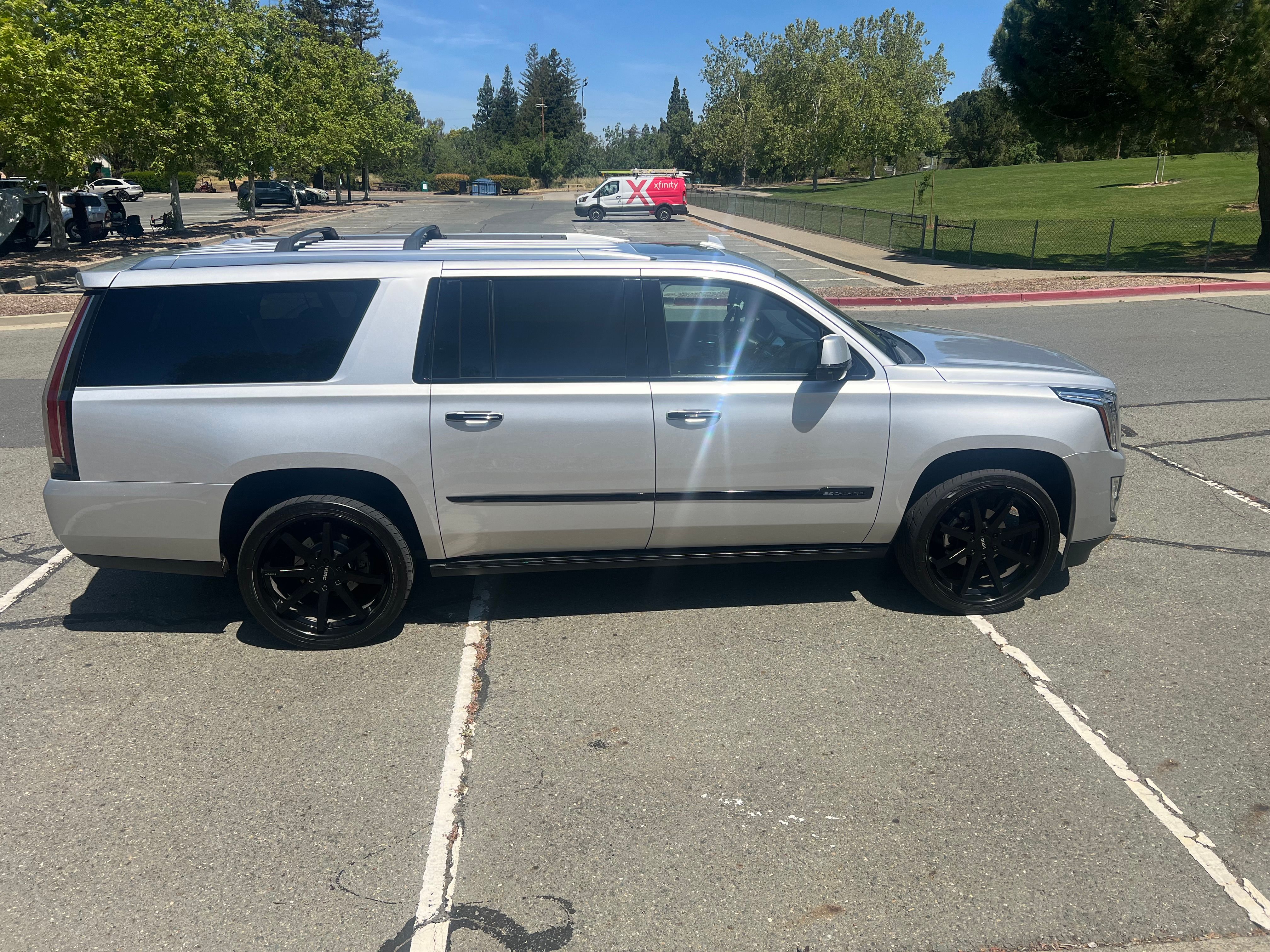 Used 2015 Cadillac Escalade ESV Platinum AWD/4WD image 5