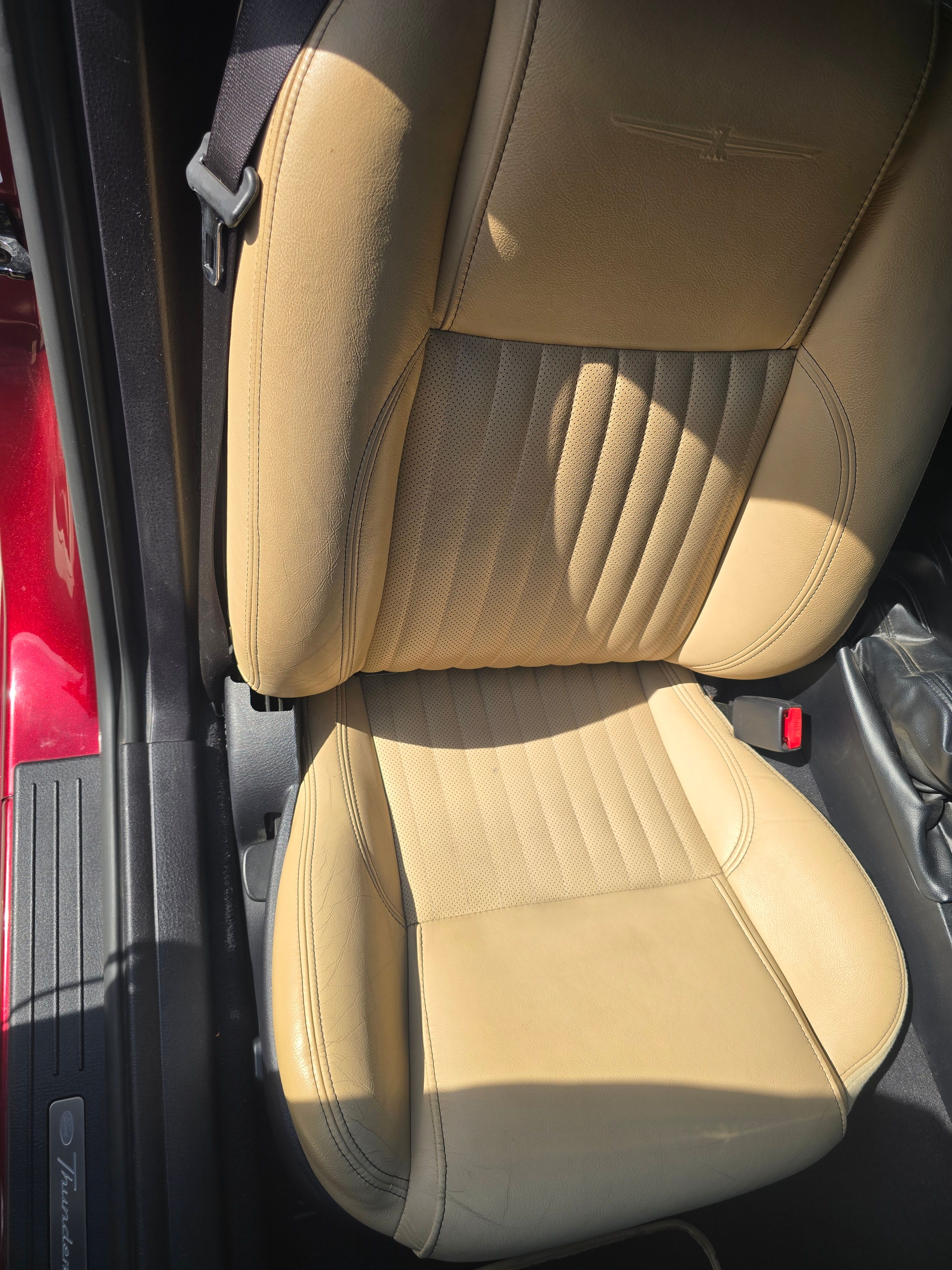 Used 2004 Ford Thunderbird RWD image 16