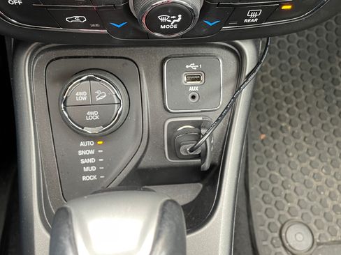 Used 2020 Jeep Compass Trailhawk image 15