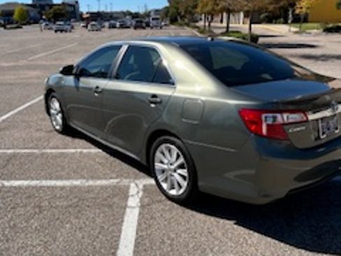 Used 2014 Toyota Camry XLE image 6