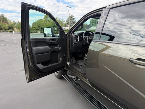 Used 2023 GMC Sierra 3500 AT4 w/ AT4 Premium Plus Package AWD/4WD image 10