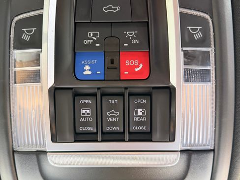 Used 2023 RAM 2500 Limited AWD/4WD image 19