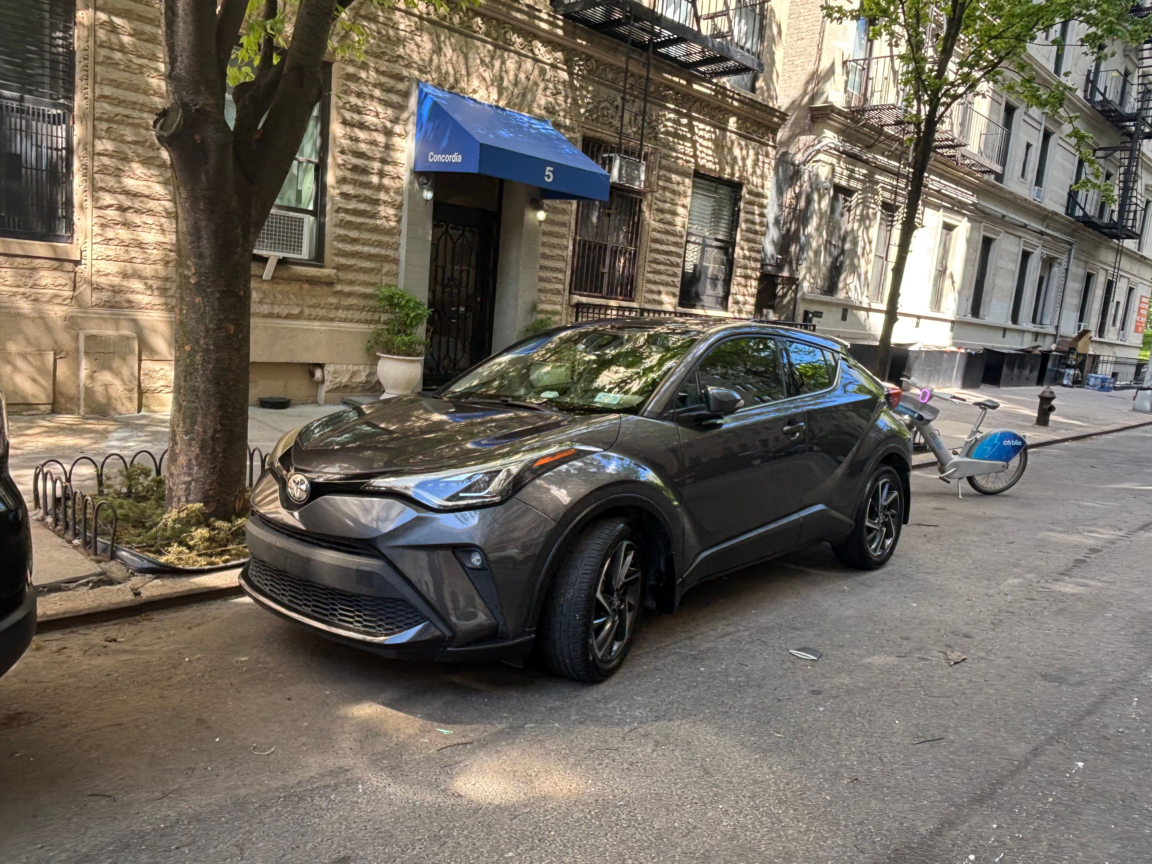 Used 2020 Toyota C-HR Limited FWD image 7