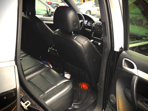 Used 2010 Porsche Cayenne Sport Utility 4D image 11