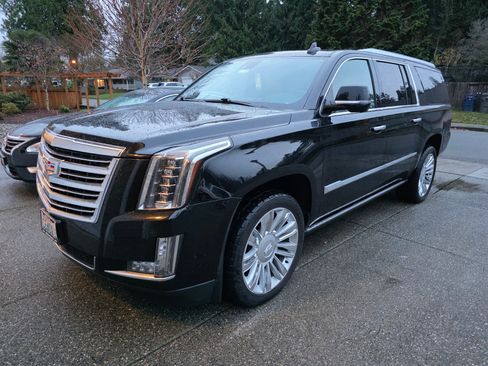 Used 2020 Cadillac Escalade ESV Platinum image 12
