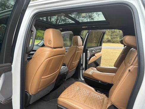 Used 2022 Cadillac Escalade ESV Premium Luxury w/ Performance Package image 5