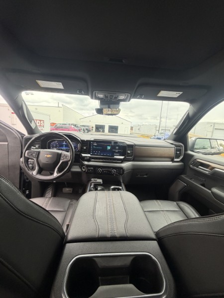 Used 2024 Chevrolet Silverado 1500 High Country w/ Technology Package AWD/4WD image 18