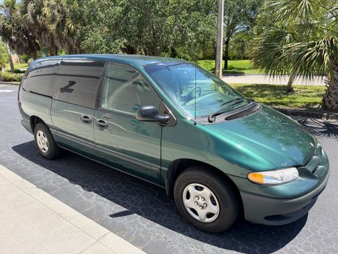 Used 1999 Dodge Grand Caravan FWD image 2