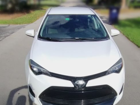 Used 2018 Toyota Corolla LE image 4