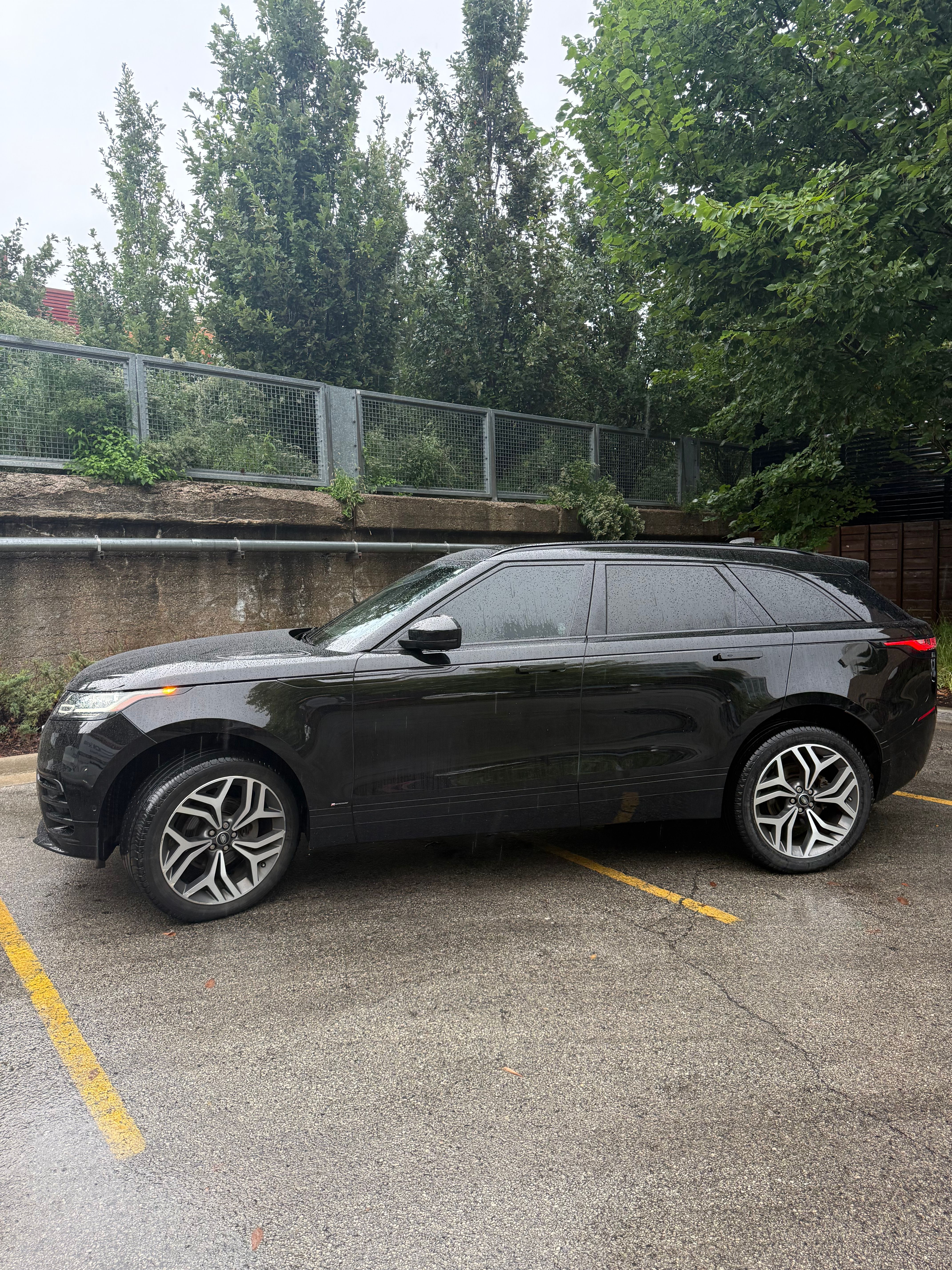 Used 2019 Land Rover Range Rover Velar R-Dynamic SE AWD/4WD image 5