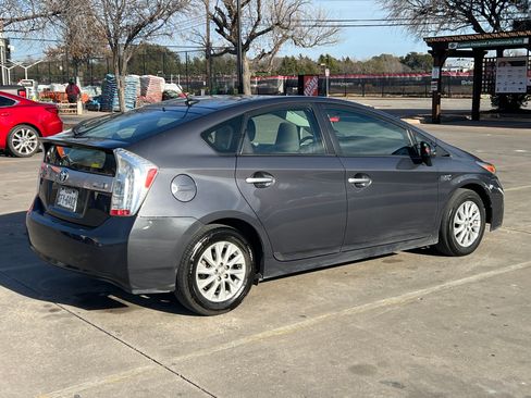 Used 2014 Toyota Prius Prime Plug-In Hybrid image 30