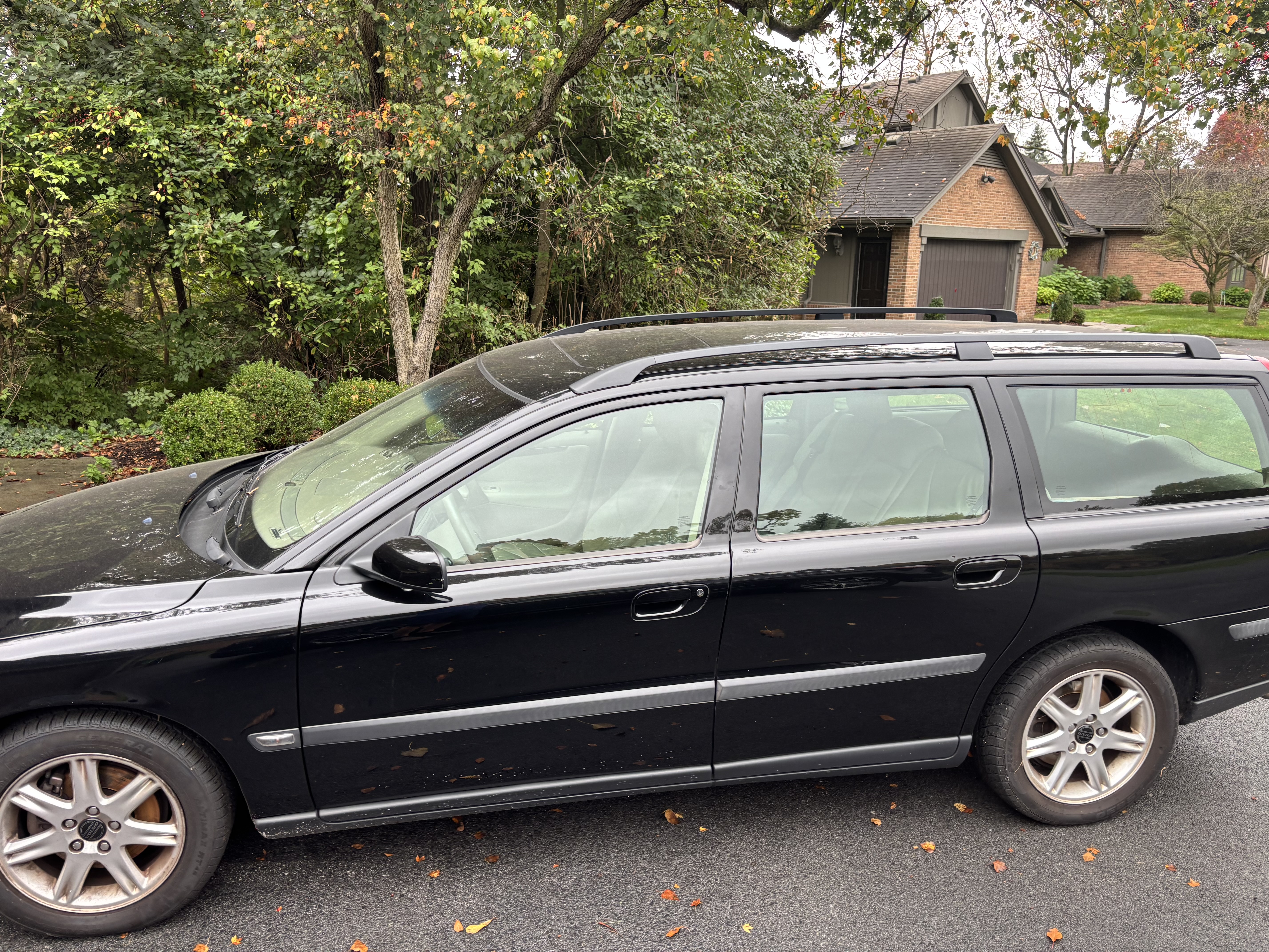 Used 2004 Volvo V70 2.4 FWD image 2