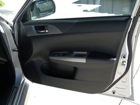 Used 2010 Subaru Impreza WRX STI image 12