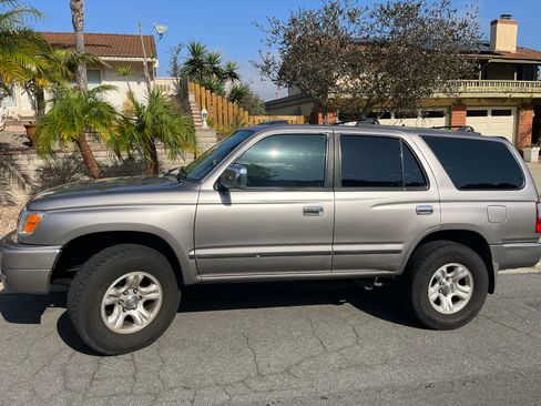 Used 2002 Toyota 4Runner SR5 image 4