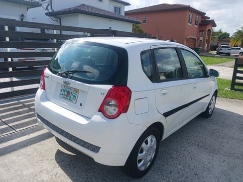 Used 2010 Chevrolet Aveo5 LT w/ Power and Convenience Package image 5