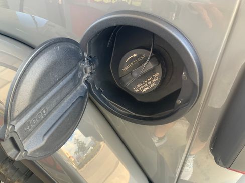 Used 2021 Jeep Wrangler Unlimited Rubicon image 6