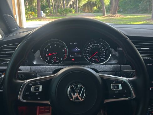 Used 2019 Volkswagen GTI SE FWD image 22