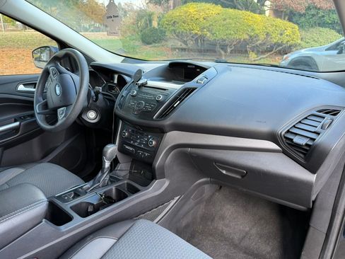 Used 2017 Ford Escape SE image 12