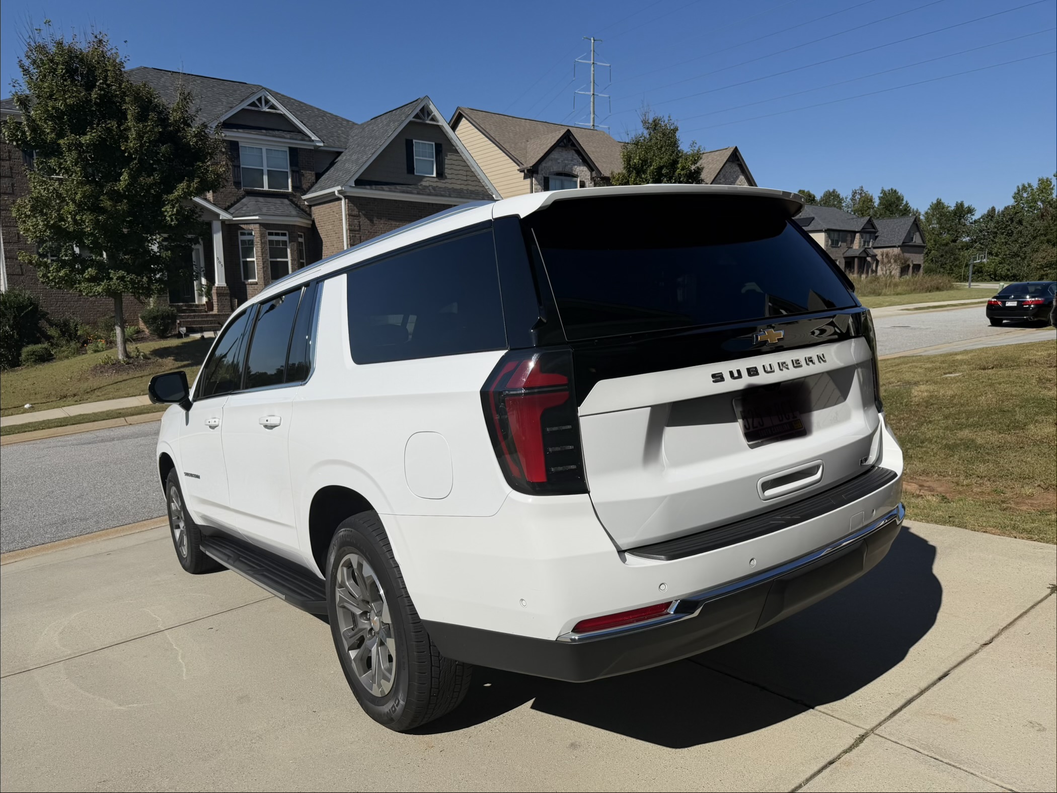 Used 2025 Chevrolet Suburban LT AWD/4WD image 2