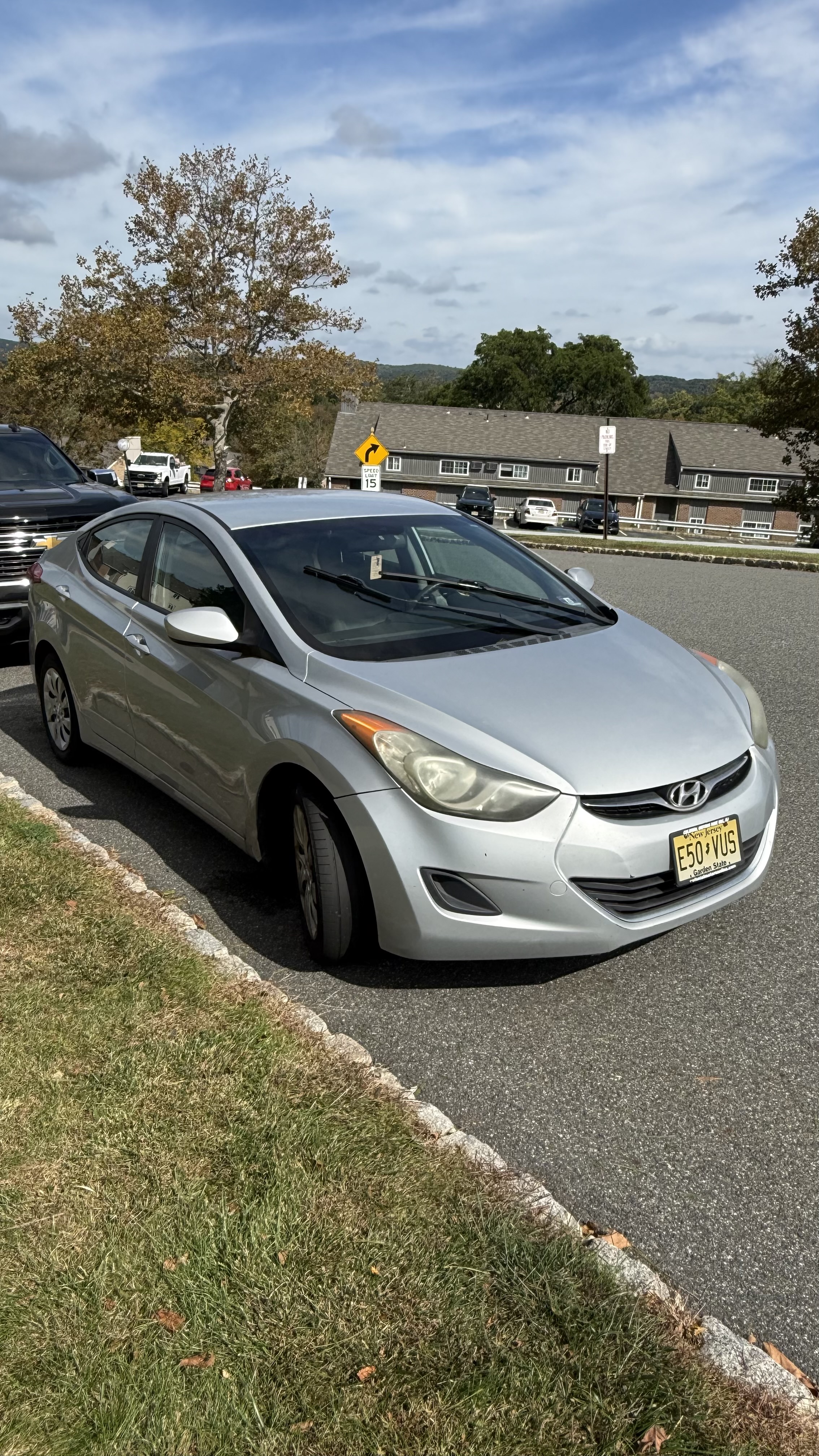 Used 2011 Hyundai Elantra GLS FWD image 11