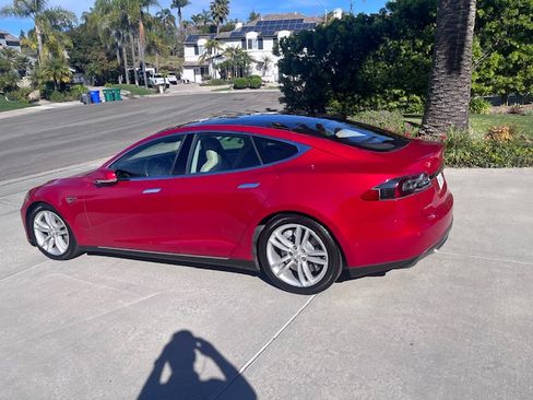 Used 2015 Tesla Model S 85D image 5