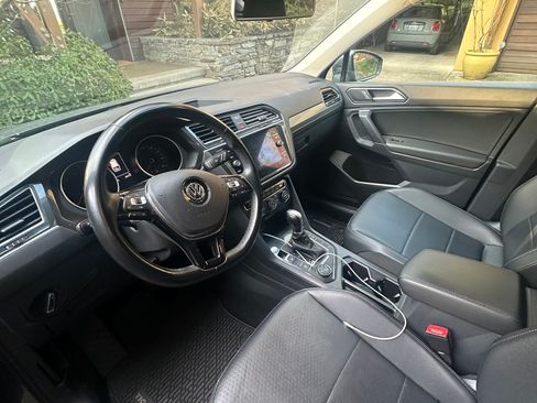 Used 2018 Volkswagen Tiguan SE w/ 3rd Row Seat Package image 15