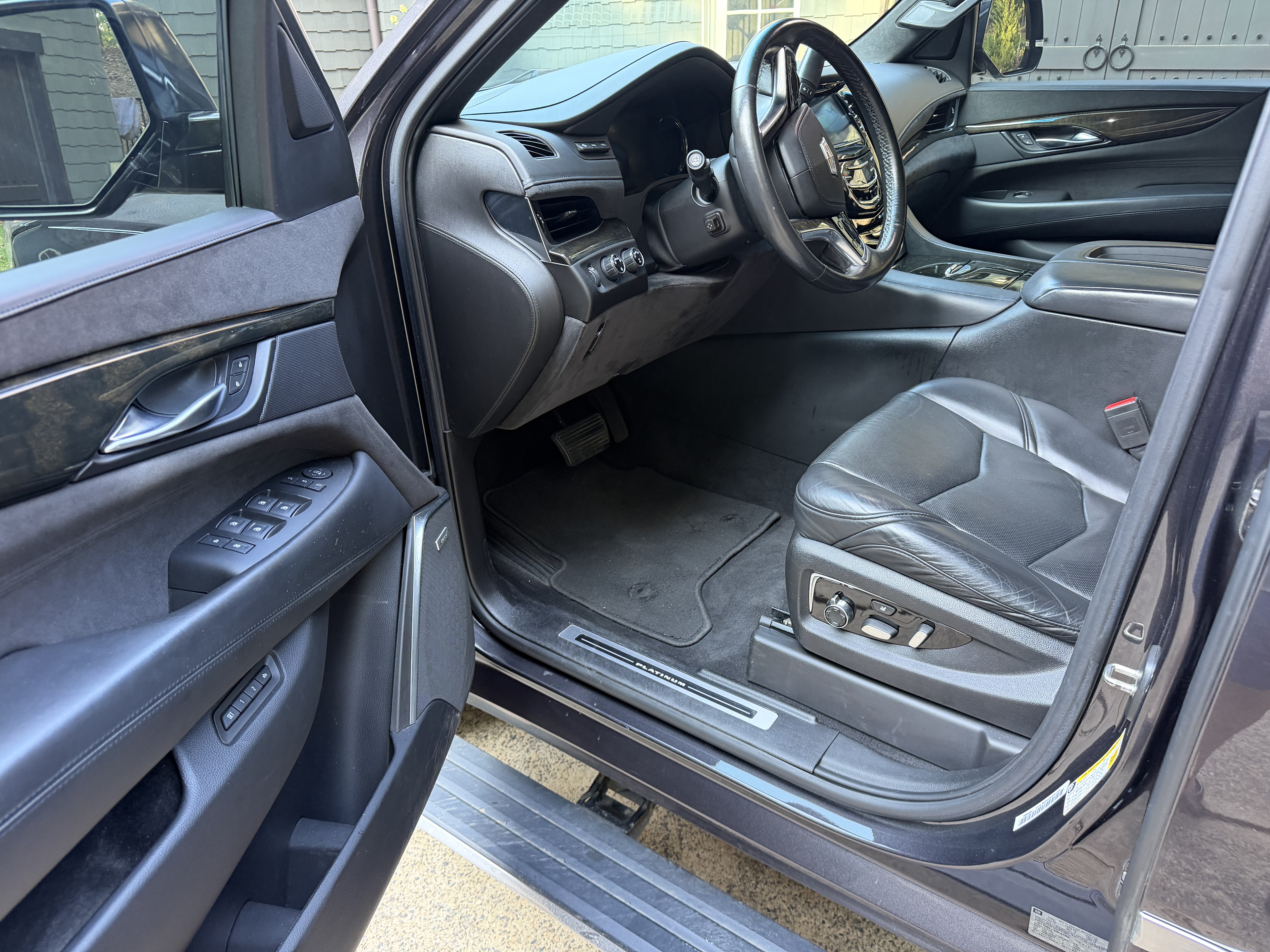 Used 2017 Cadillac Escalade Platinum AWD/4WD image 6