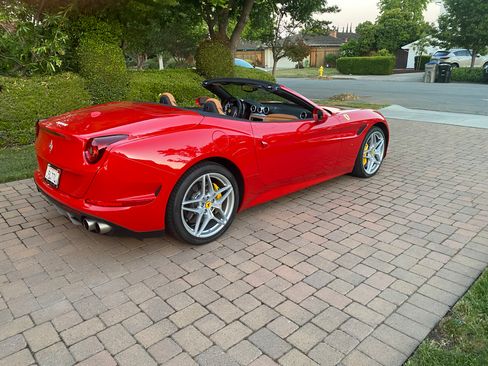 Used 2015 Ferrari California T RWD image 2