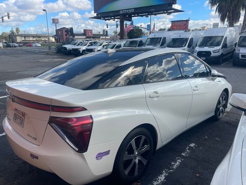 Used 2019 Toyota Mirai image 2